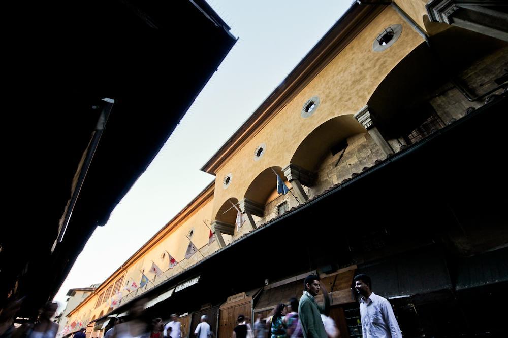 Апартаменты Ponte Vecchio Tower Флоренция Экстерьер фото