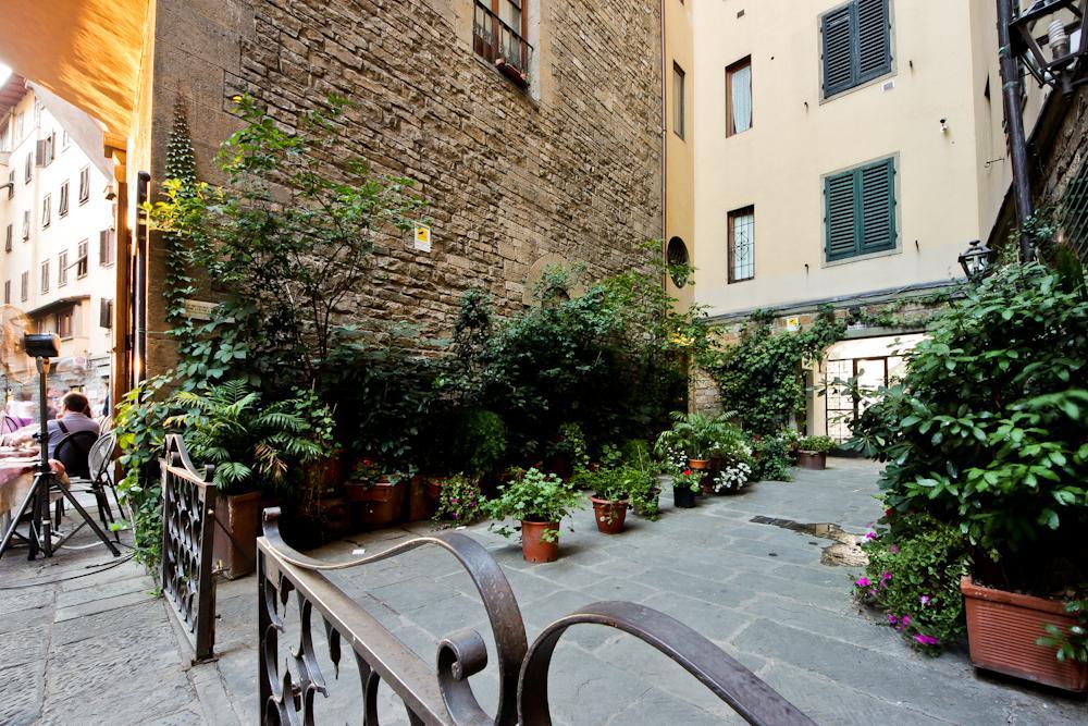 Апартаменты Ponte Vecchio Tower Флоренция Экстерьер фото